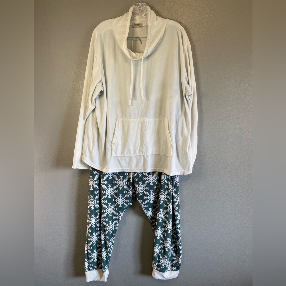 Bearpaw two piece winter super velvety soft pajama/ lounge set size 3X